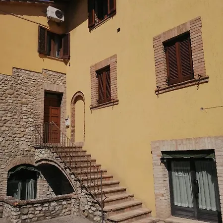 Sulle Orme Di Francesco 바스티아 움브라